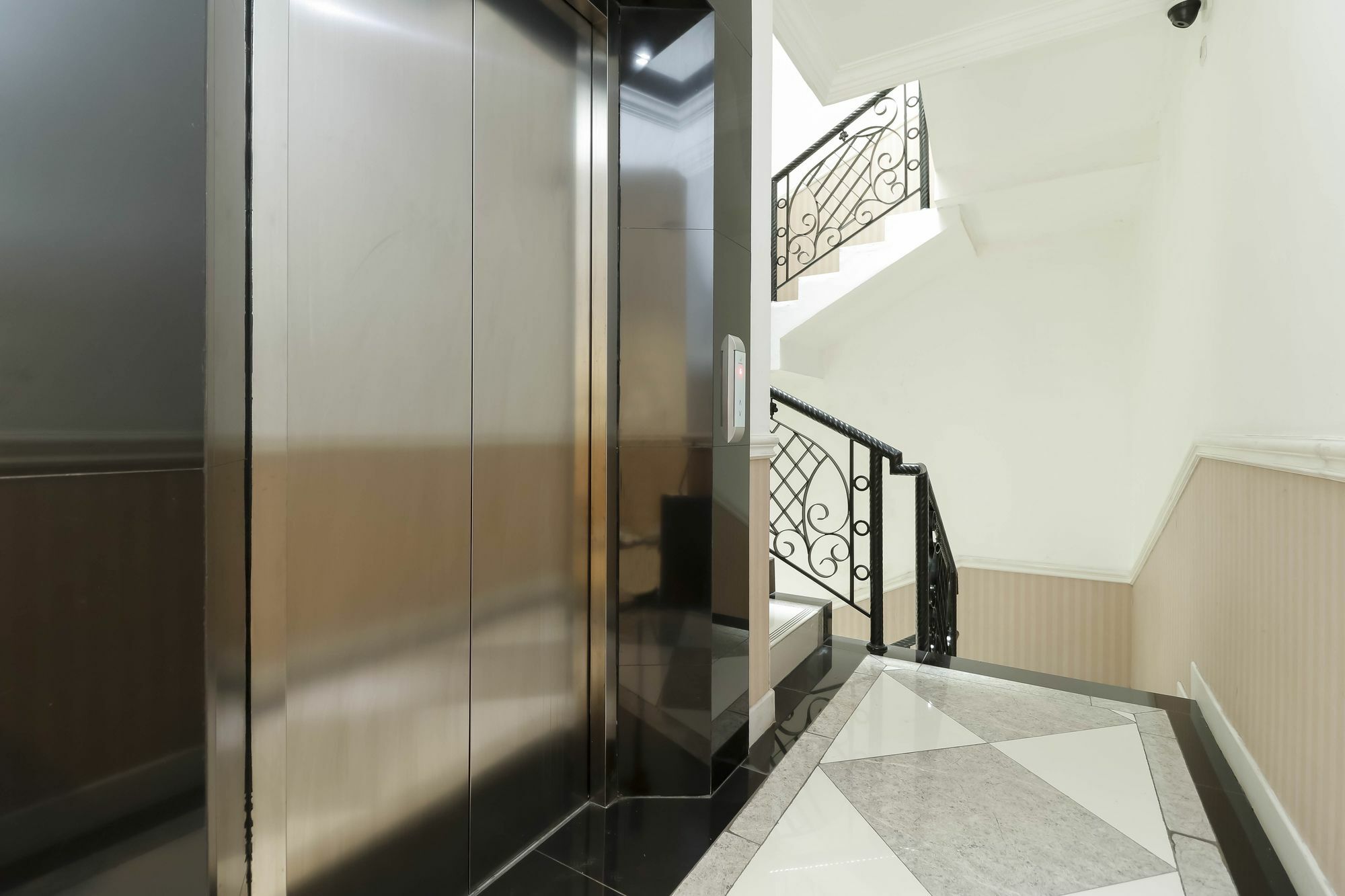 Reddoorz Plus @ Setiabudi Barat Jakarta Exterior photo