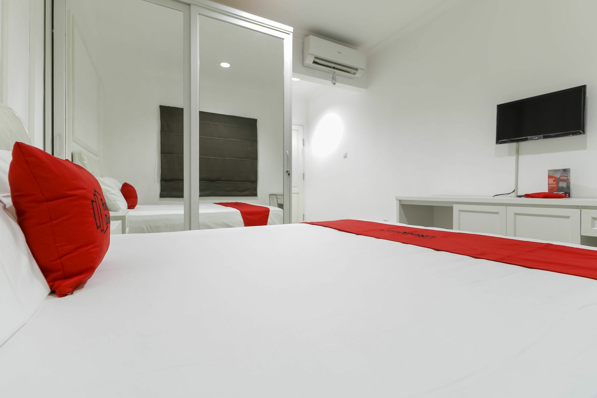 Reddoorz Plus @ Setiabudi Barat Jakarta Exterior photo