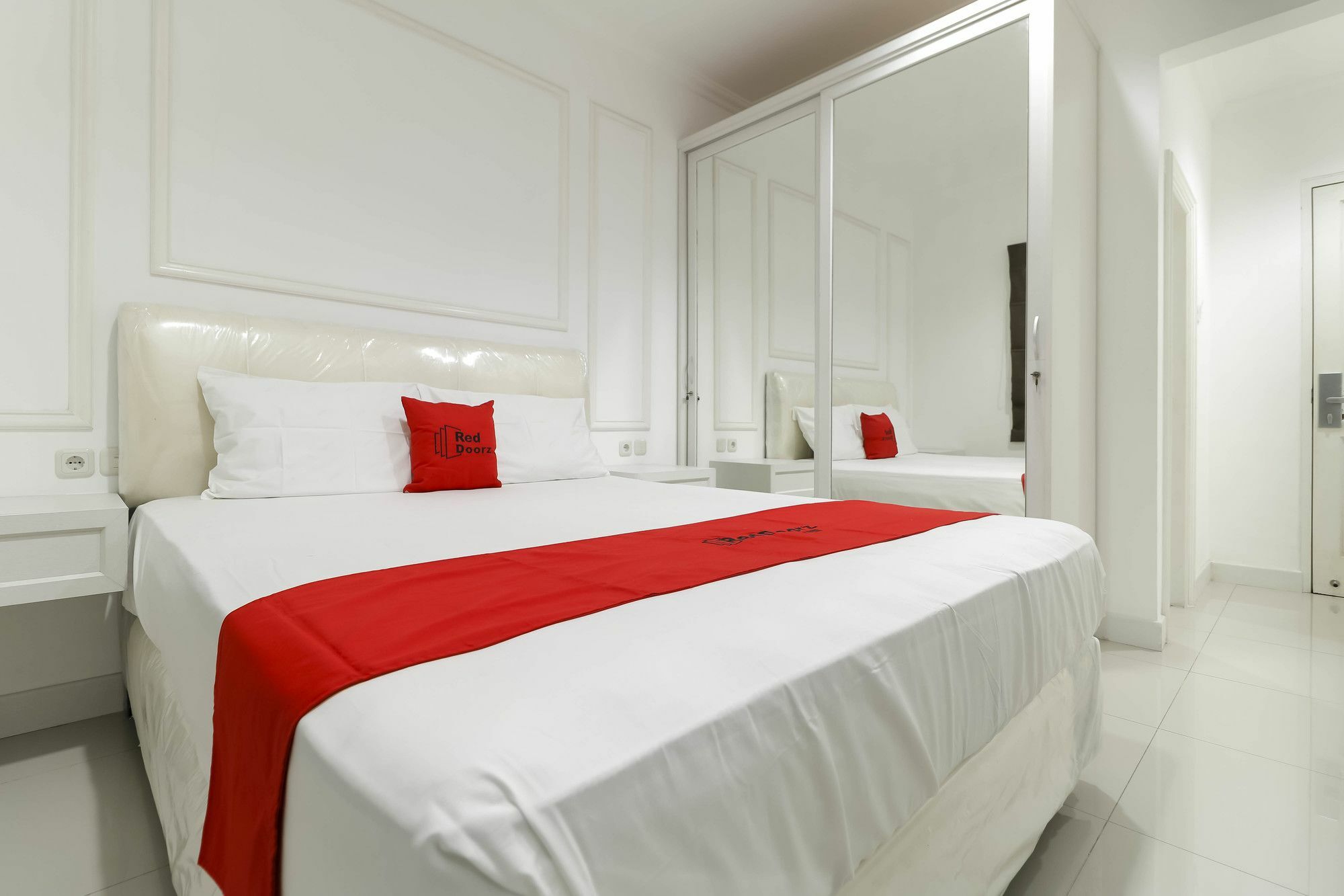 Reddoorz Plus @ Setiabudi Barat Jakarta Exterior photo