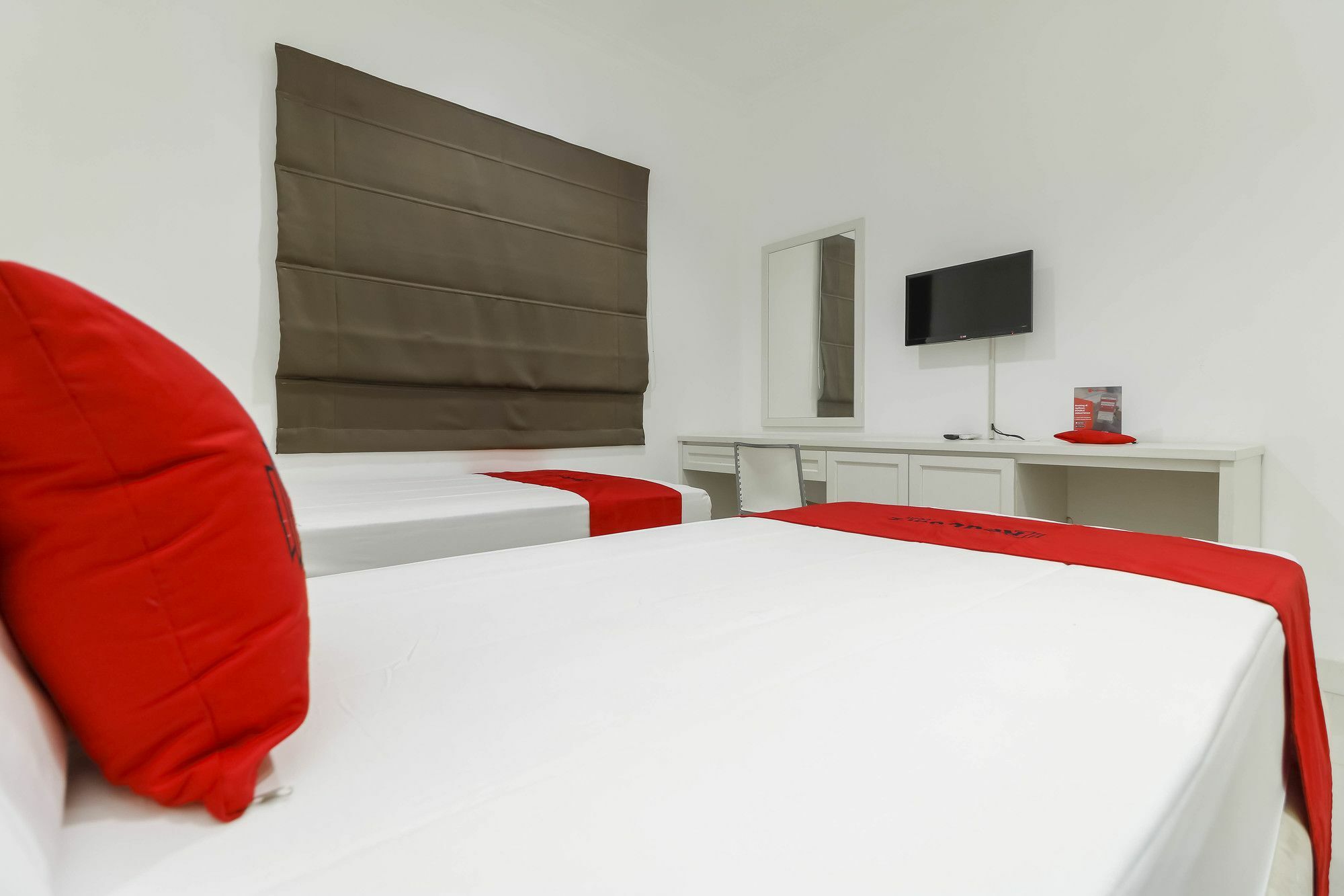 Reddoorz Plus @ Setiabudi Barat Jakarta Exterior photo
