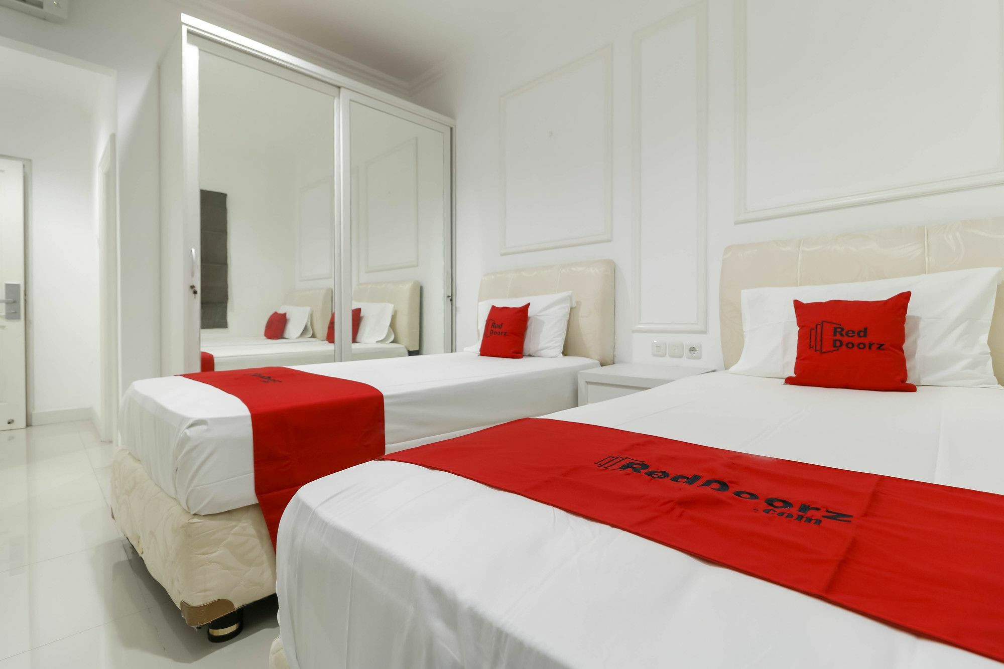 Reddoorz Plus @ Setiabudi Barat Jakarta Exterior photo