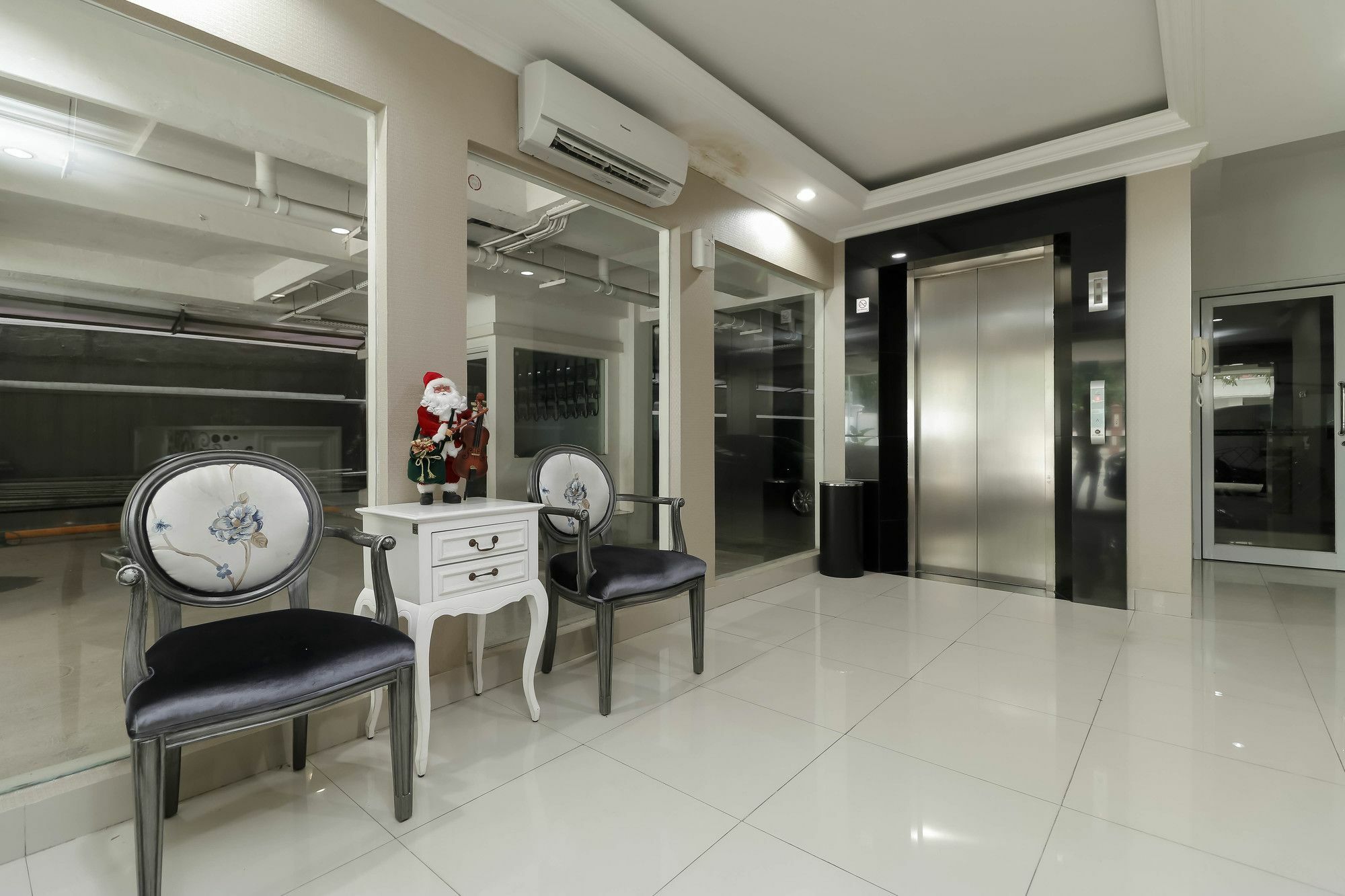 Reddoorz Plus @ Setiabudi Barat Jakarta Exterior photo