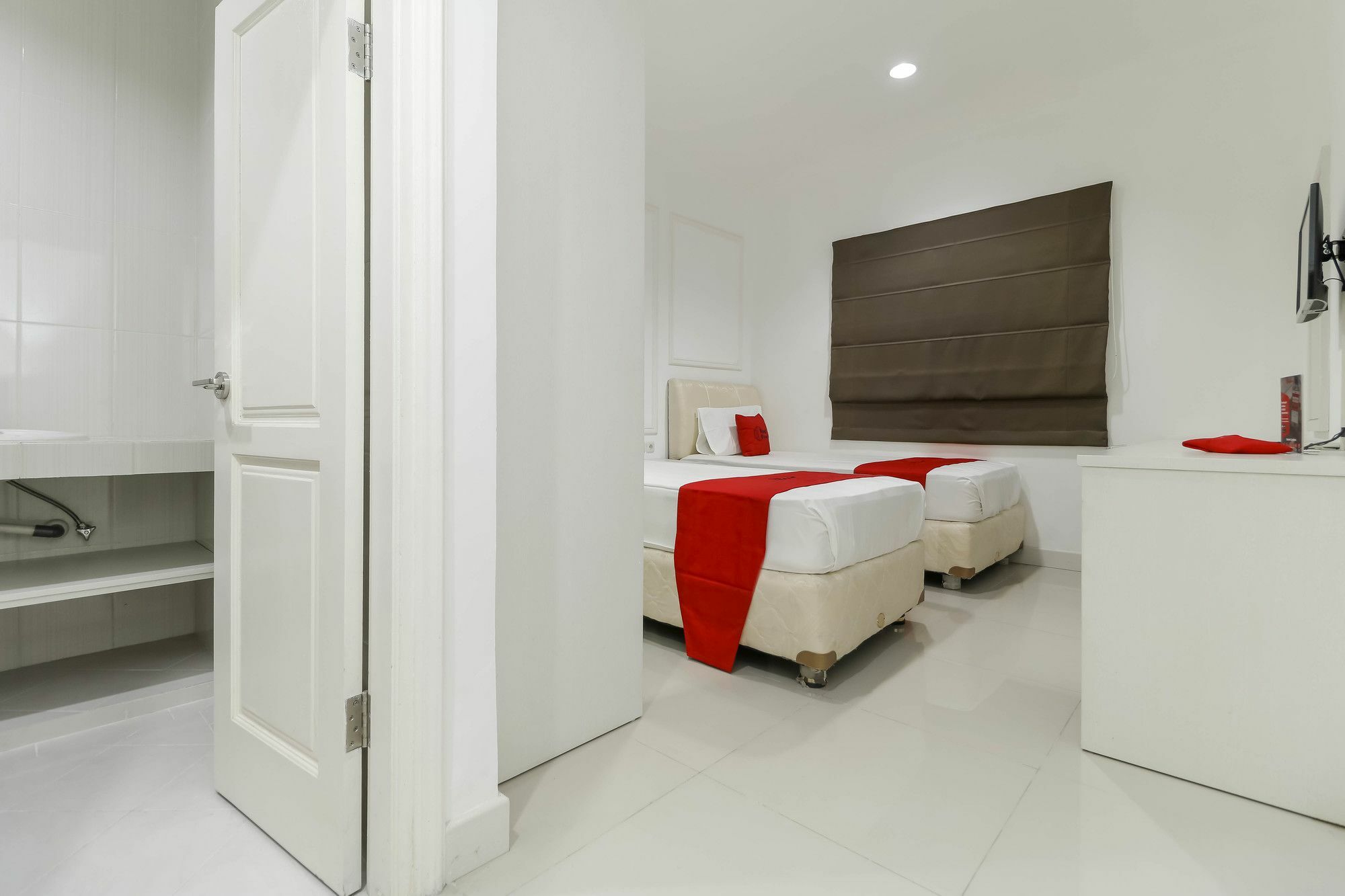 Reddoorz Plus @ Setiabudi Barat Jakarta Exterior photo