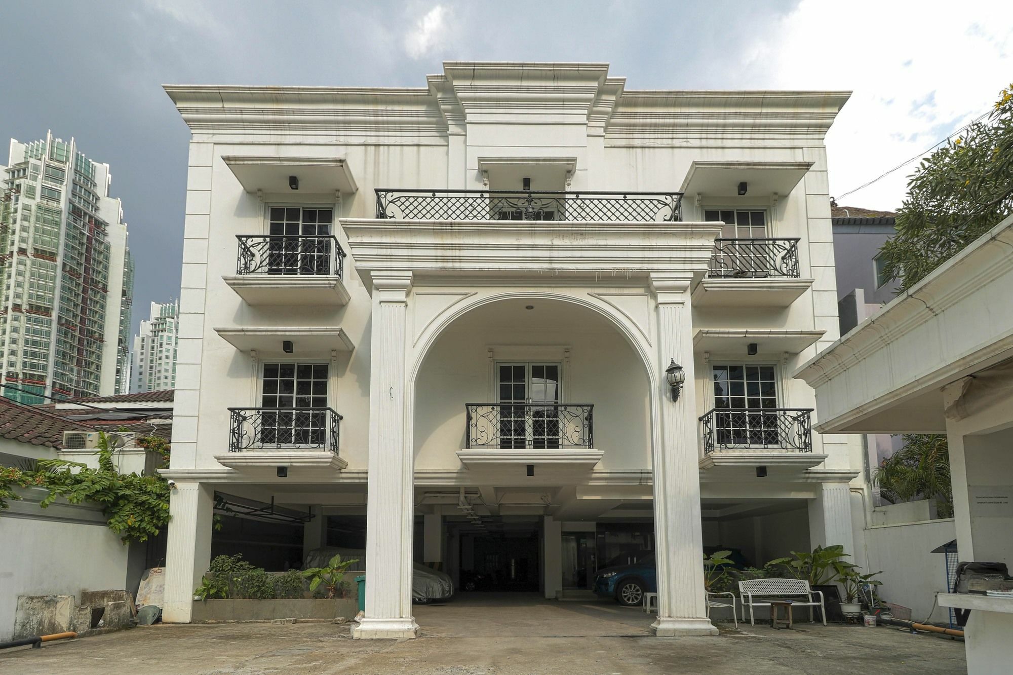 Reddoorz Plus @ Setiabudi Barat Jakarta Exterior photo