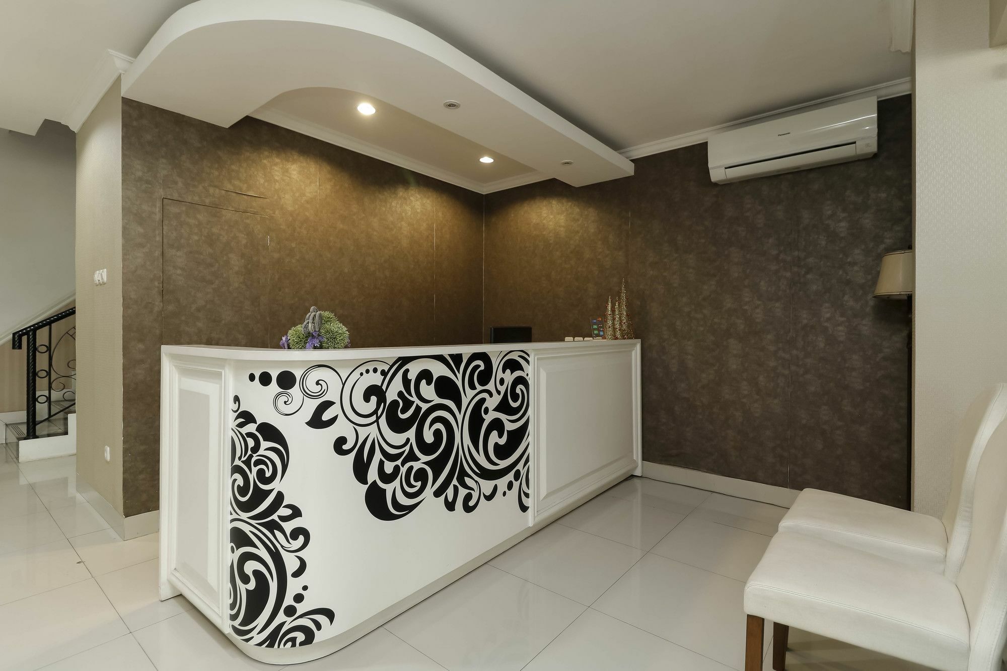Reddoorz Plus @ Setiabudi Barat Jakarta Exterior photo