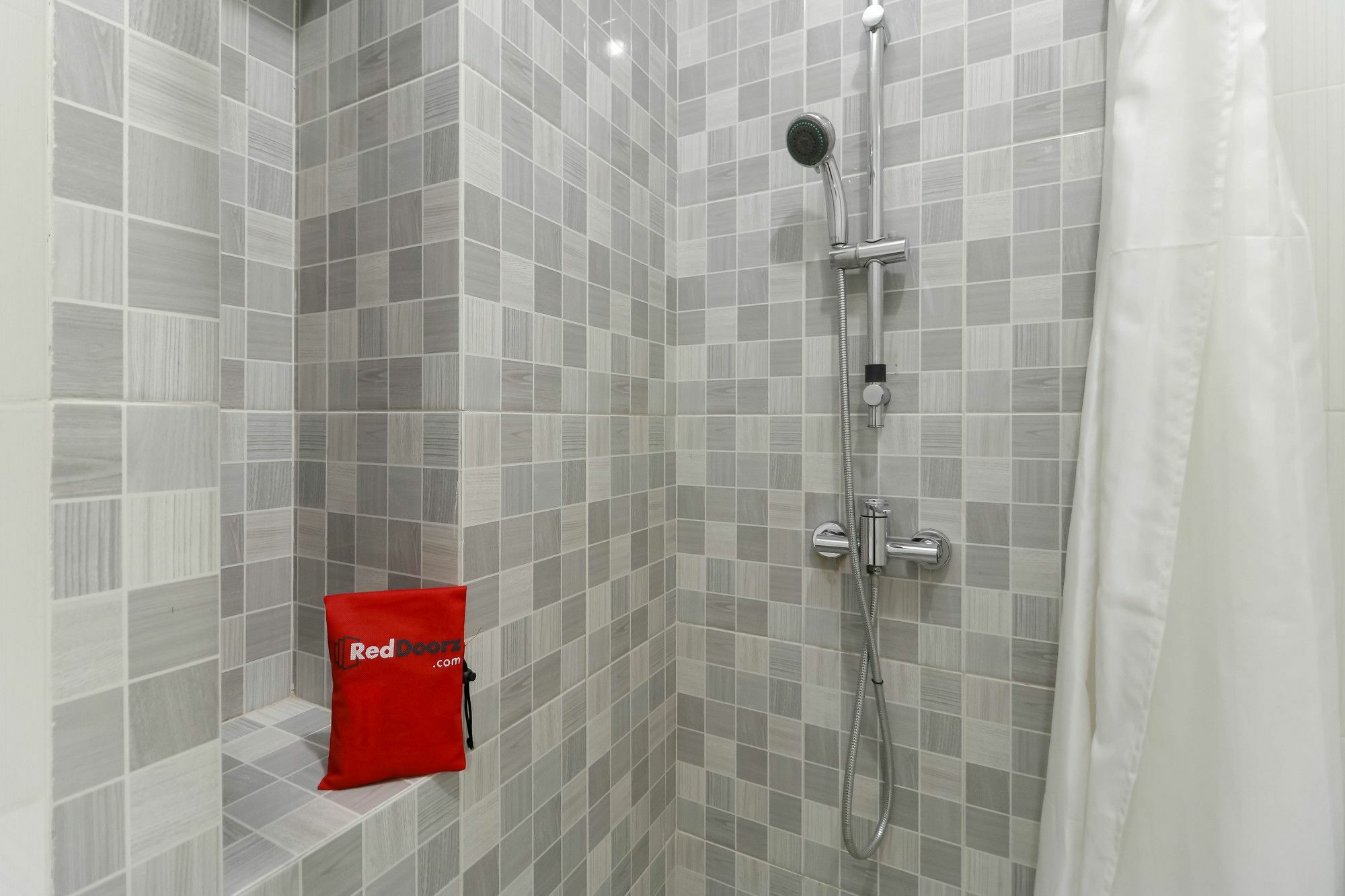 Reddoorz Plus @ Setiabudi Barat Jakarta Exterior photo