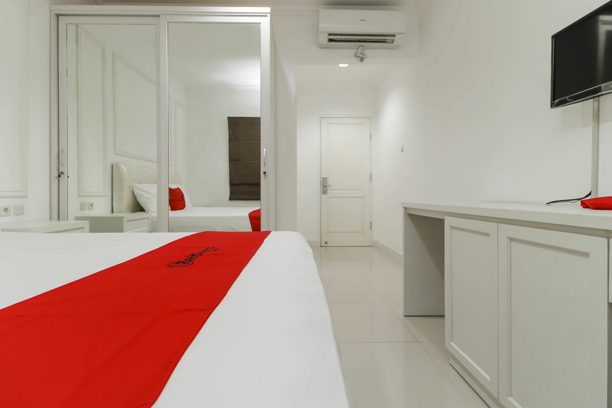 Reddoorz Plus @ Setiabudi Barat Jakarta Exterior photo