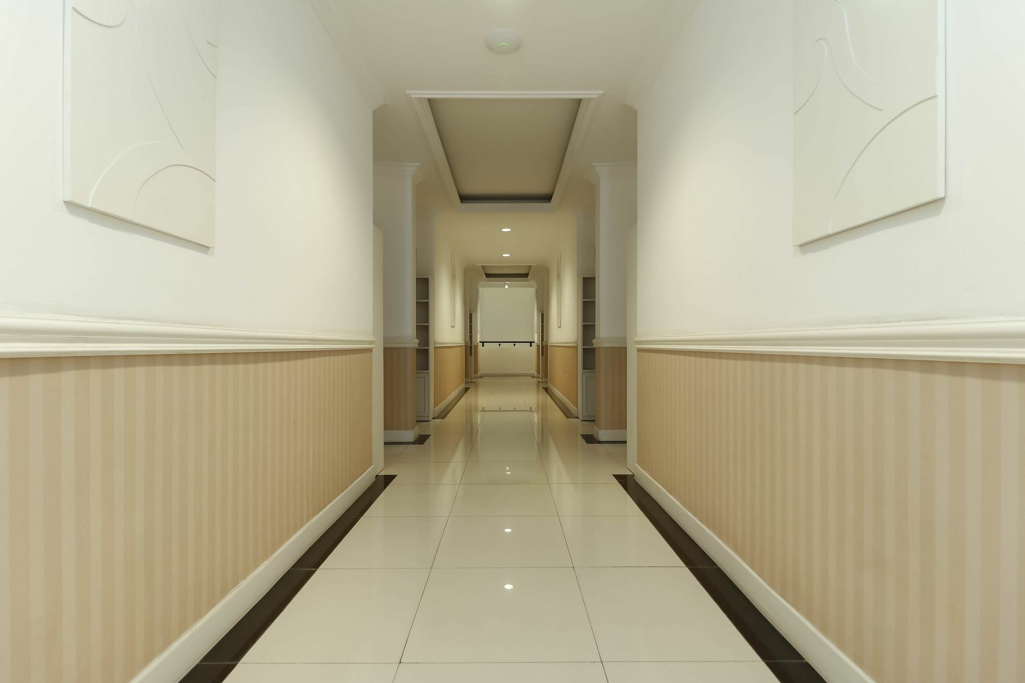 Reddoorz Plus @ Setiabudi Barat Jakarta Exterior photo