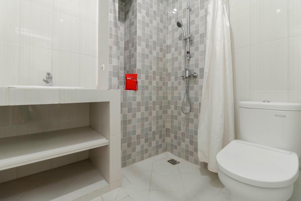 Reddoorz Plus @ Setiabudi Barat Jakarta Room photo